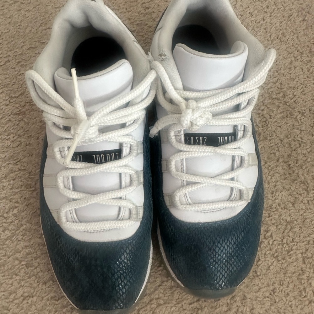 JORDAN 11 Snakeskin Navy/White Sneakers - Picture 2 of 7